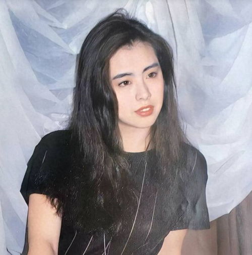 王祖贤现身上海，眉眼间的美丽与气质的优雅